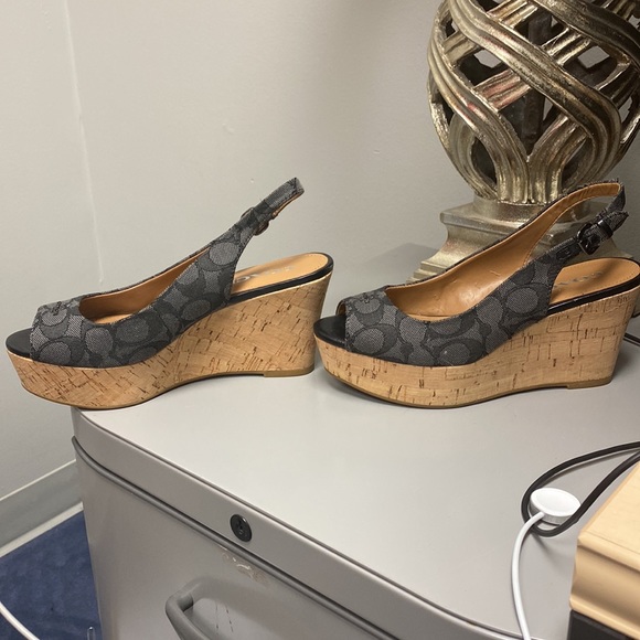 Coach wedges size 6 - Picture 3 of 4
